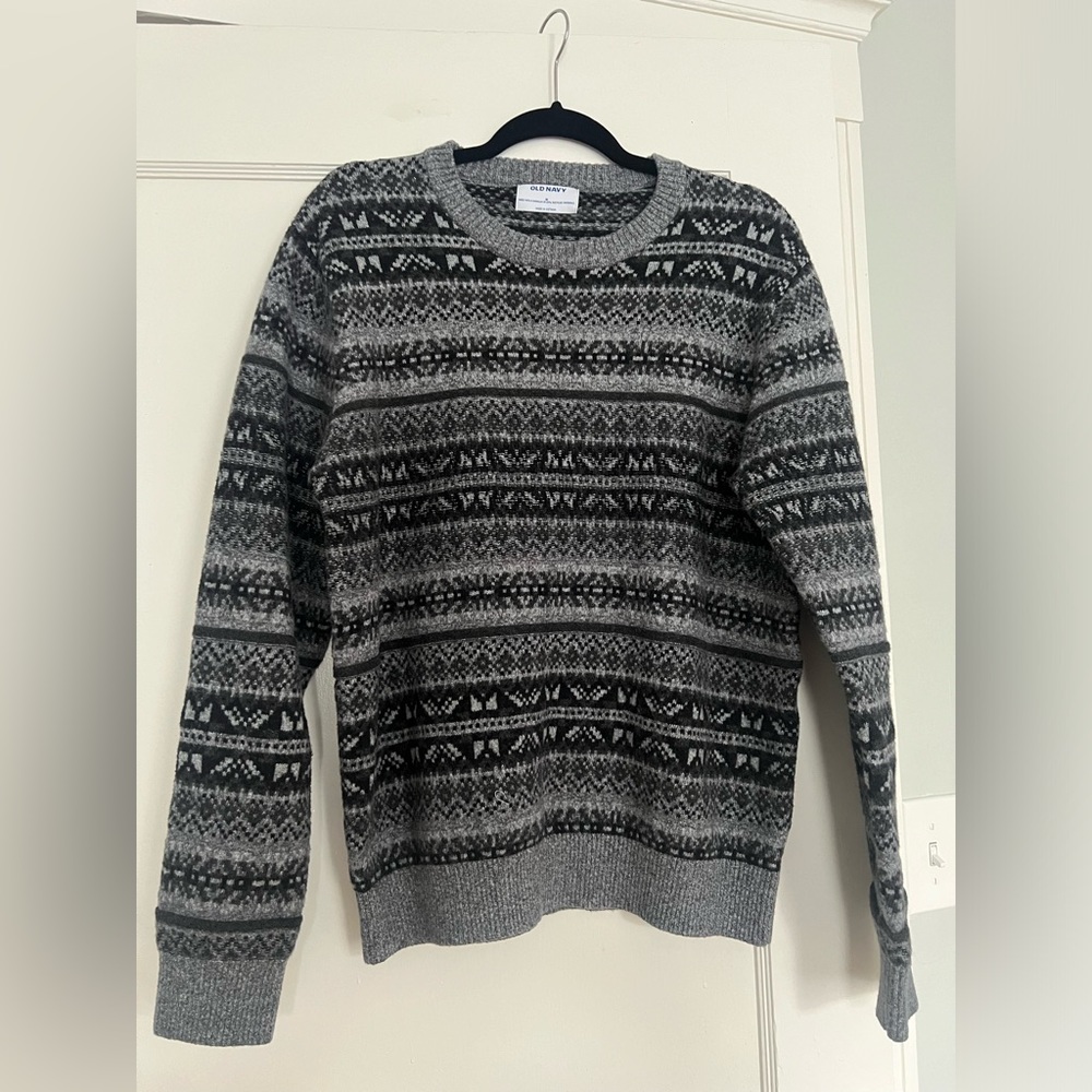 Old Navy Men’s Sweater - Size M
